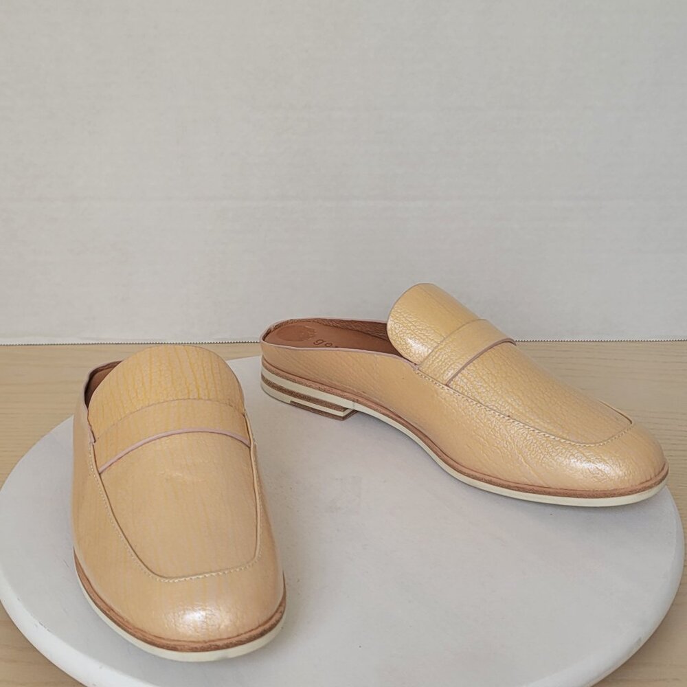 Gentle Souls by Kenneth Cole Everett Slip On Gold Leather Mule Loafer Size 8.5M